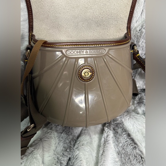 Dooney & Bourke - Duck Crossbody Bag - EUC - White Pebbled Leather & Webbed Body - Picture 10 of 11